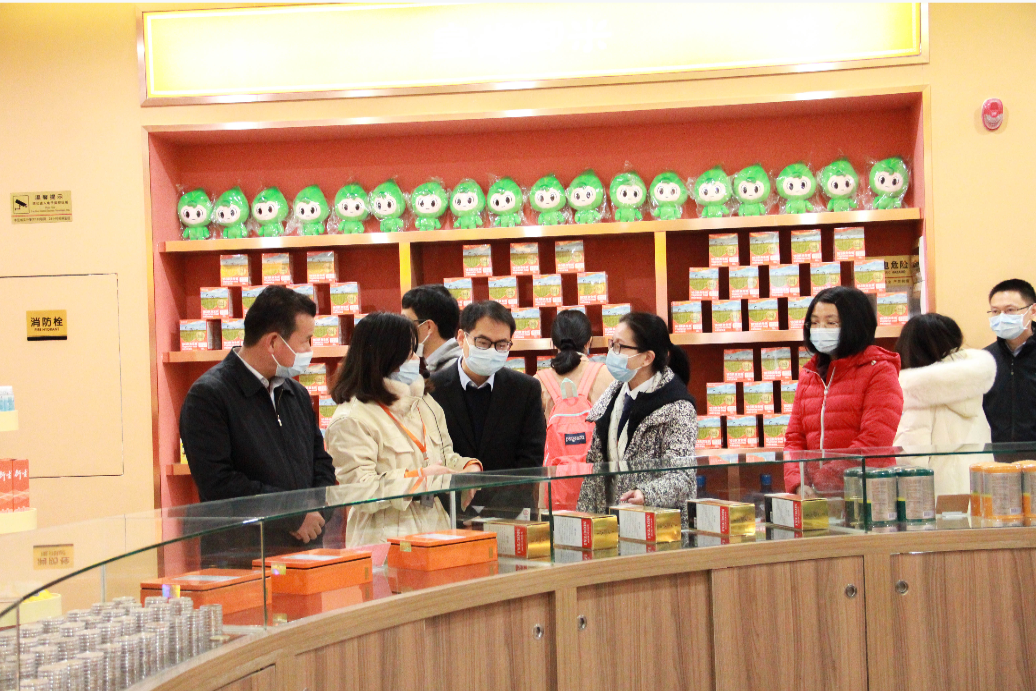 廣東省社會科學院黨組書記郭躍文一行蒞臨衍生健康醫(yī)藥產(chǎn)業(yè)園參觀調(diào)研