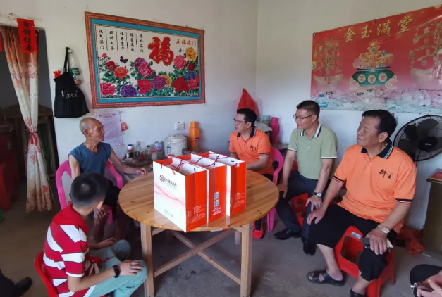 衍生愛(ài) 愛(ài)傳遞 | 衍生集團(tuán)義工隊(duì)開(kāi)展“八一”建軍節(jié)走訪慰問(wèn)活動(dòng)